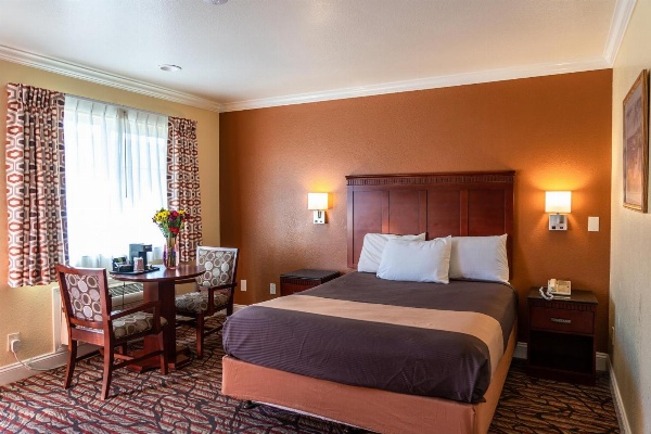 Seaside Inn Monterey Main image